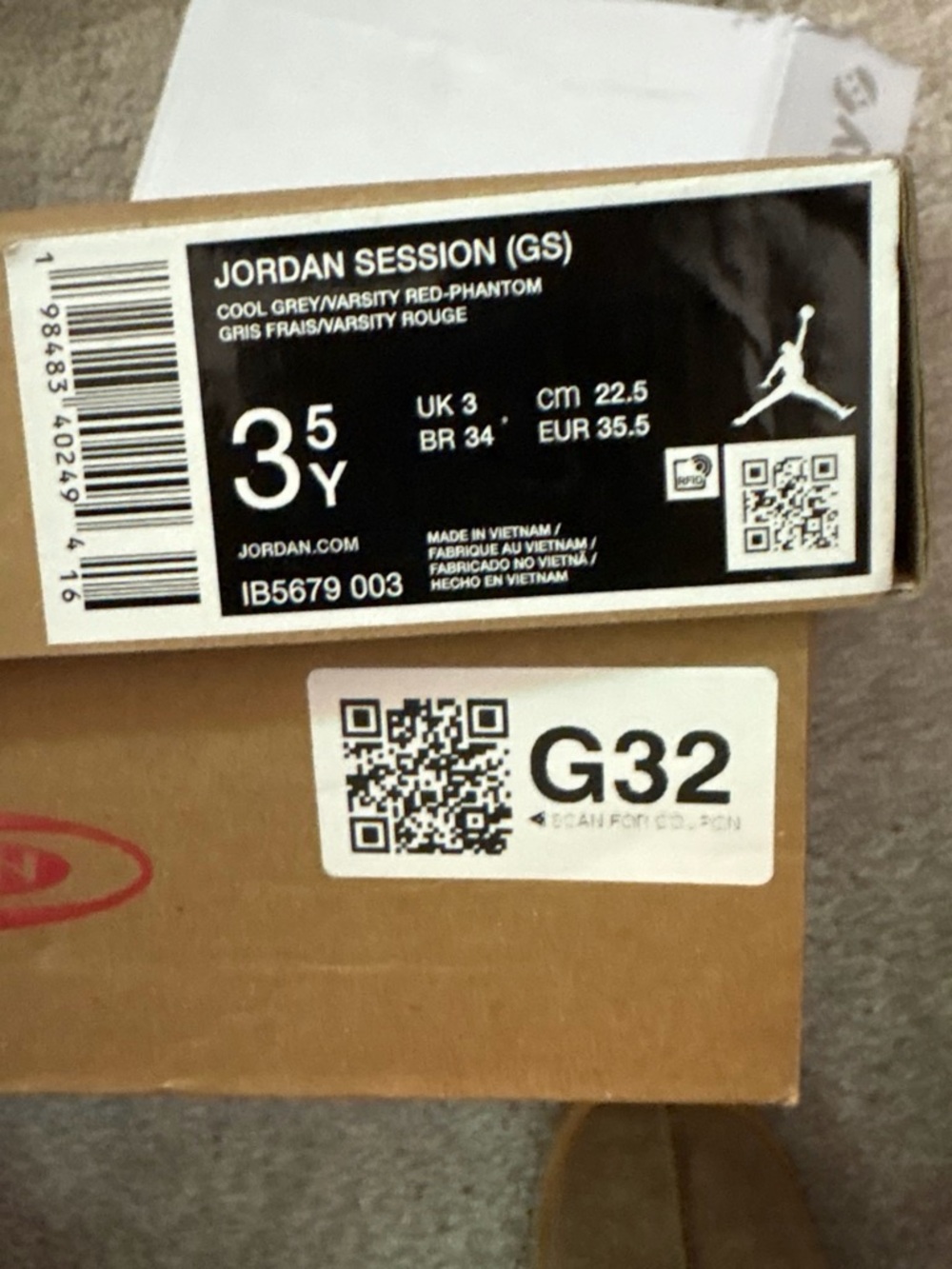 Jordan Session (GS) Youth Sneakers in Cool Grey and Varsity Red